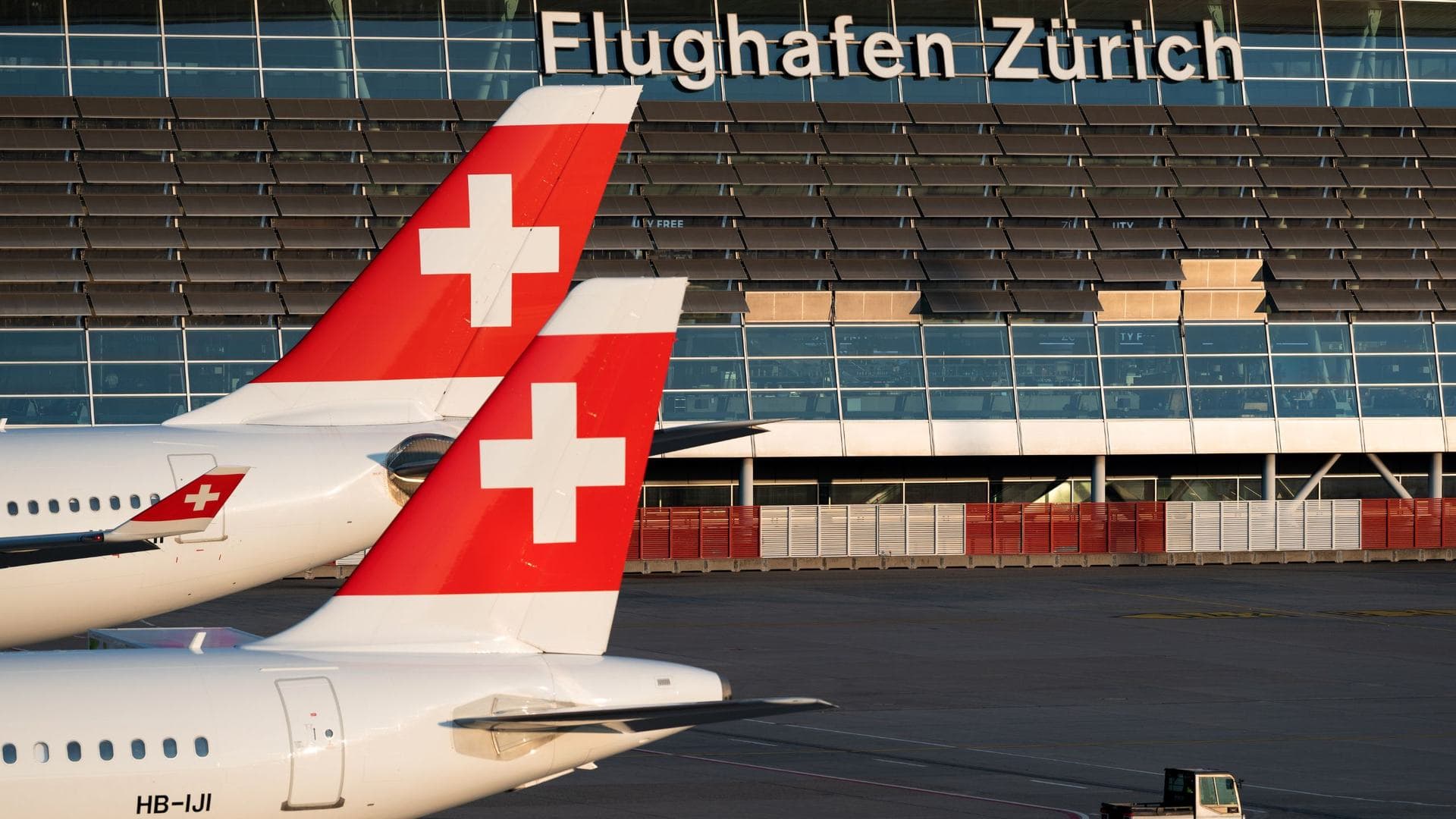 Flughafen Zürich einfach erklärt: Check-in 1, 2 und 3, Docks A, B, D und E und die Skymetro
